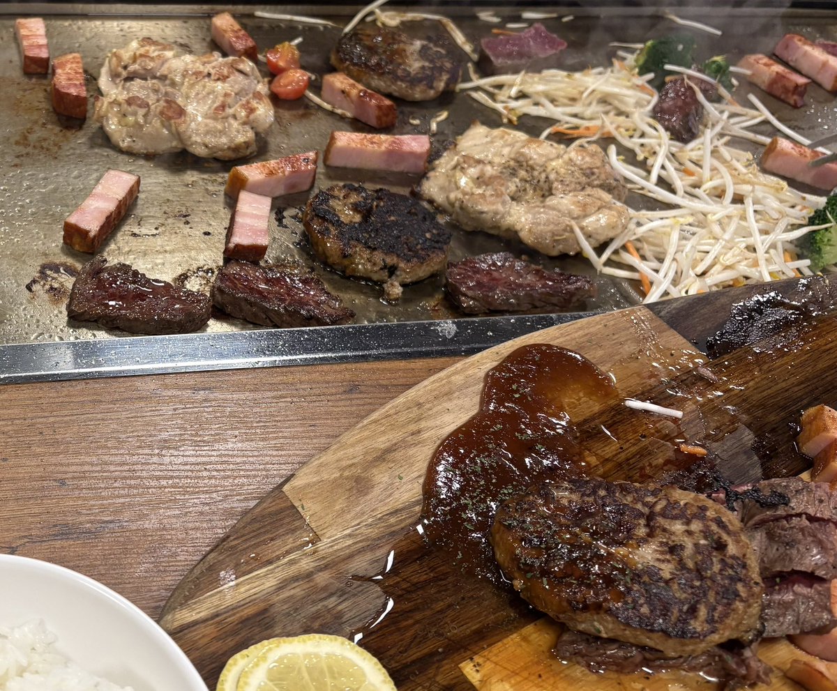 ○メガインディアンズステーキハウス
最近近所に出来た大好きなお店❤️
盛り方終わってるけど腹ペコだったから仕方ないよネ
ガシャガシャ　ぐァつぐァつぐァつ
#かいちょうめし