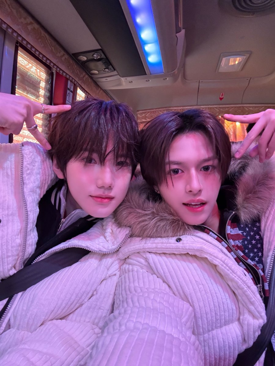 inthe_x_project's tweet photo. [📷] 𝑰𝑵𝑻𝑯𝑬 𝑿 𝒑𝒓𝒐𝒋𝒆𝒄𝒕 #HN82M16

여러분들을 만나러 가던 길에 테루가 찍어준 사진들을 가져와 봤어요! 테루 사진 잘 찍는 거 같지 않나요?!ㅎㅎ😋🥰

요즘 저는 여러분을 만났던 시간을 생각하면서 시간을 보내고 있어요..!😵‍💫 저만 그런 게 아니겠죠?! 여러분도 저랑 같은 마음이면 좋겠어요!😚

#HYUNMIN #현민
#INTHE_X #인더엑스
#INTHE_X_project #인더엑스프로젝트
#iNKODE #인코드