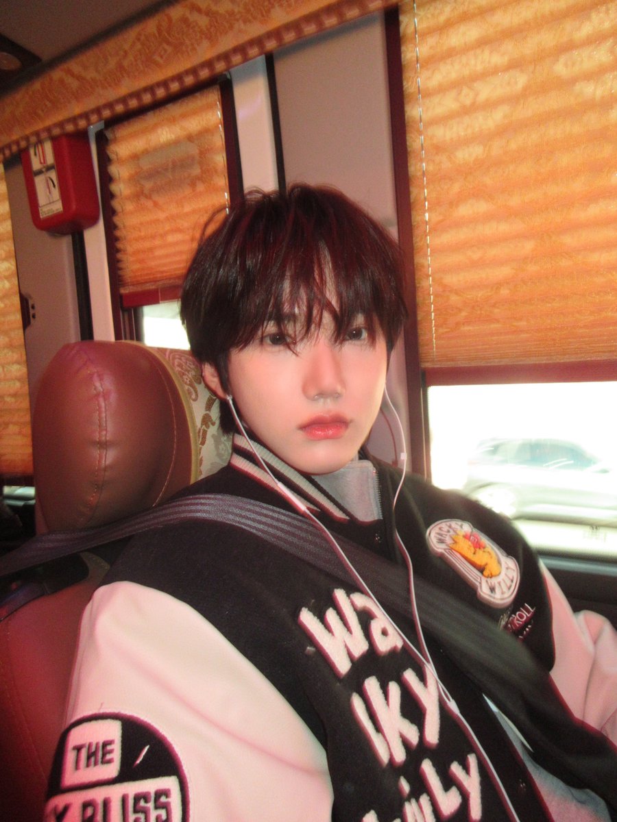 inthe_x_project's tweet photo. [📷] 𝑰𝑵𝑻𝑯𝑬 𝑿 𝒑𝒓𝒐𝒋𝒆𝒄𝒕 #HN82M16

여러분들을 만나러 가던 길에 테루가 찍어준 사진들을 가져와 봤어요! 테루 사진 잘 찍는 거 같지 않나요?!ㅎㅎ😋🥰

요즘 저는 여러분을 만났던 시간을 생각하면서 시간을 보내고 있어요..!😵‍💫 저만 그런 게 아니겠죠?! 여러분도 저랑 같은 마음이면 좋겠어요!😚

#HYUNMIN #현민
#INTHE_X #인더엑스
#INTHE_X_project #인더엑스프로젝트
#iNKODE #인코드