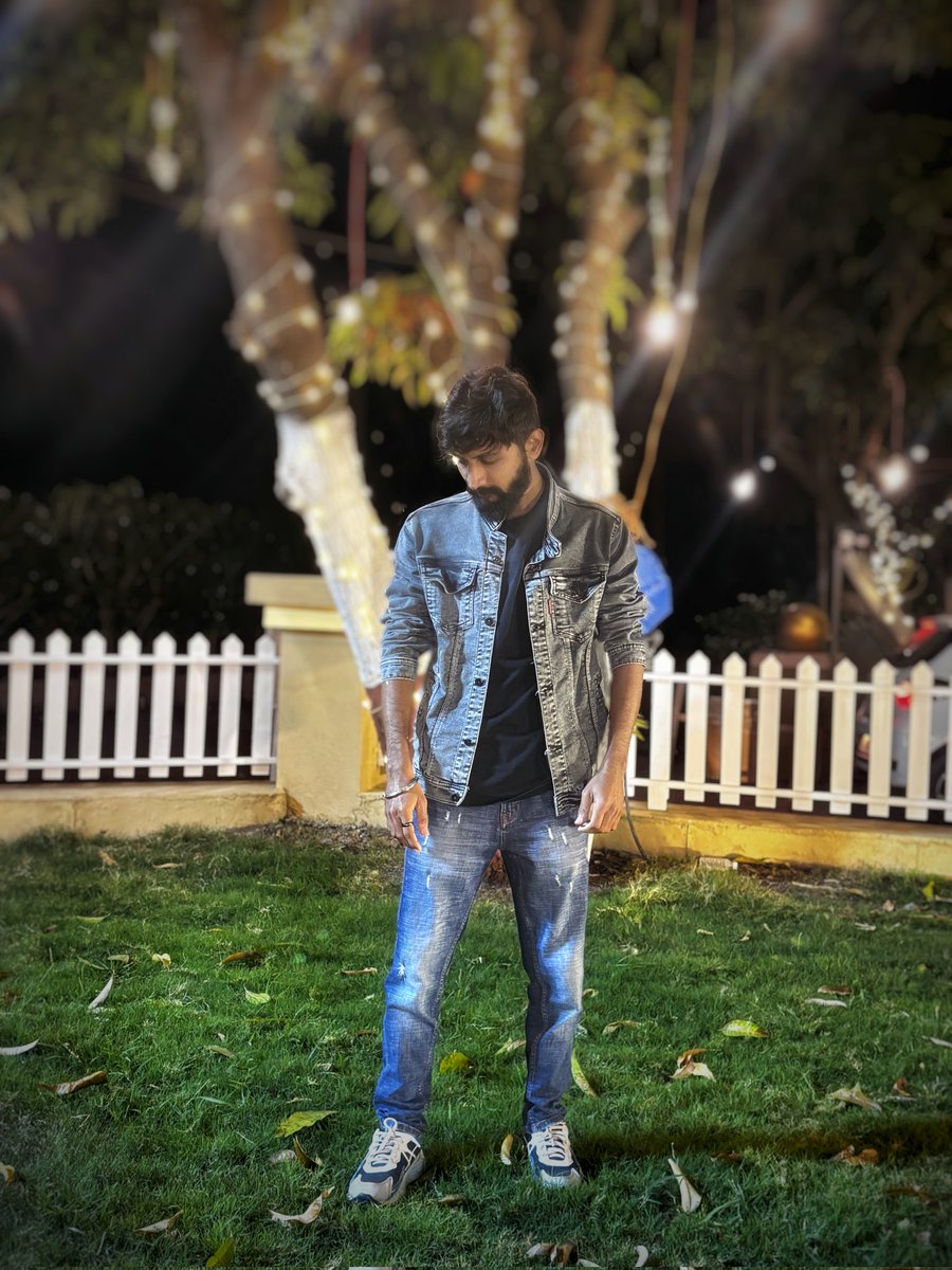 vj_rajgor's tweet photo. Stepping into 👣 Carousel Verse ♾️ 

°
°

#vj_rajgor #vjrajgor #rajgor https://t.co/VMJ9oOc6a4
