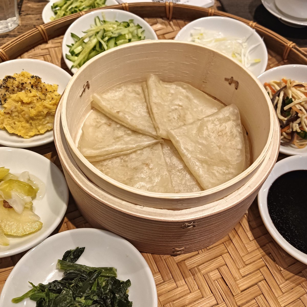 taka8850's tweet photo. カシカ　新木場　定食　春餅
を食べる。
食べるたびに身体が健康になっていくようだ。
とても美味しかった。来月の定食が楽しみ https://t.co/VWsZaYysYw