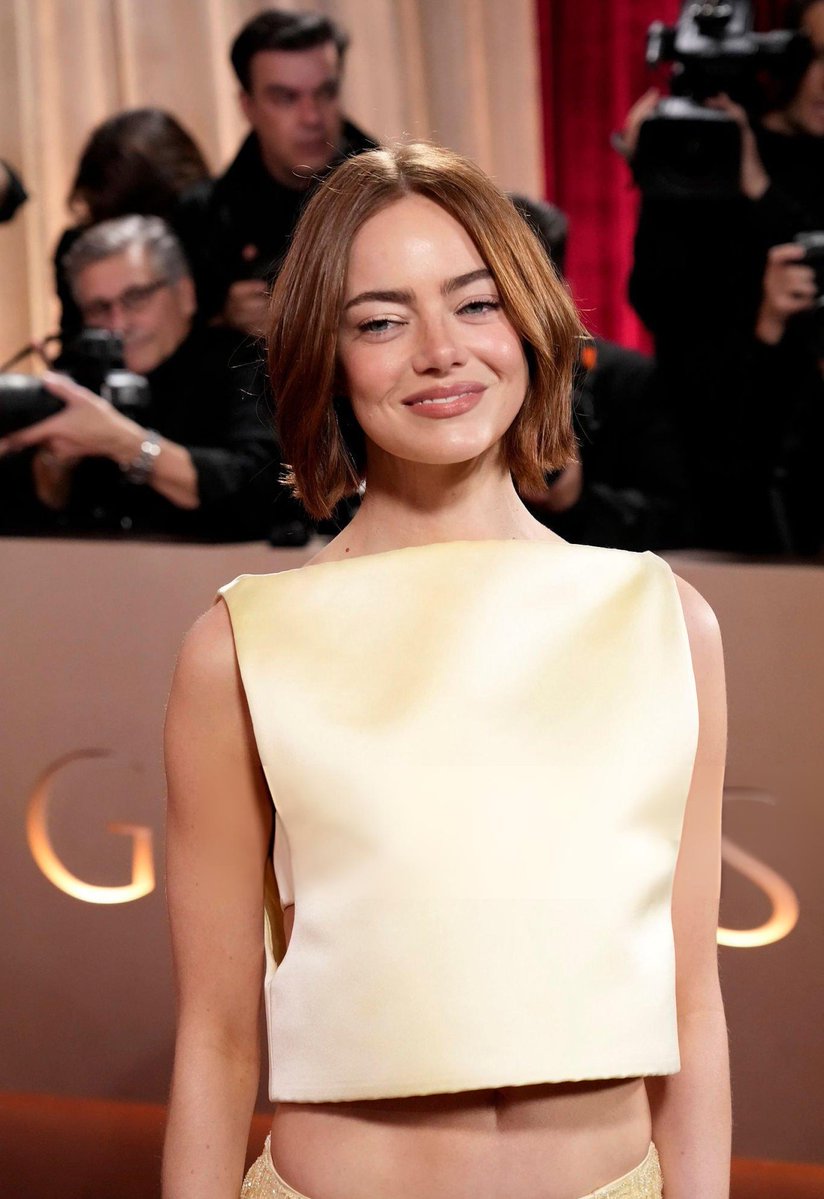 ashotmagazine's tweet image. Emma Stone stuns at the 83rd Annual Golden Globe Awards.