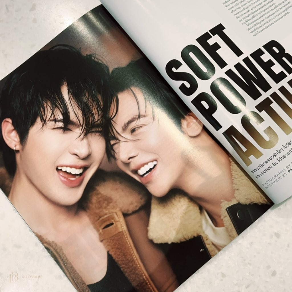 BILLYBABE_OFC's tweet image. บิลลี่เบ้บกับบทสัมภาษณ์ #EsquireINTERVIEW ในเล่ม Esquire
Dec No.16 🤍✨

Soft Power Actually จากนวนิยายแนวรักใสๆ ในวัยรุ่น หรือจินตนาการแห่งโลกมาเฟีย ‘อสงไขย’ ได้พิสูจน์แล้วว่า ขอบเขตของ BL ได้ขยายกว้างไปอีกขั้น

เมื่อ BL ไม่ได้หยุดอยู่แค่เรื่องรักใสๆ หรือจินตนาการแบบเดิมๆ แต่
