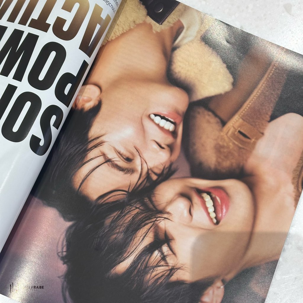 BILLYBABE_OFC's tweet image. บิลลี่เบ้บกับบทสัมภาษณ์ #EsquireINTERVIEW ในเล่ม Esquire
Dec No.16 🤍✨

Soft Power Actually จากนวนิยายแนวรักใสๆ ในวัยรุ่น หรือจินตนาการแห่งโลกมาเฟีย ‘อสงไขย’ ได้พิสูจน์แล้วว่า ขอบเขตของ BL ได้ขยายกว้างไปอีกขั้น

เมื่อ BL ไม่ได้หยุดอยู่แค่เรื่องรักใสๆ หรือจินตนาการแบบเดิมๆ แต่