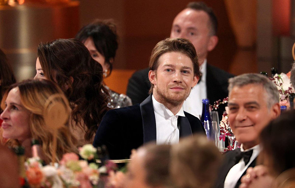 joealwyners's tweet image. This little pookie doesn't deserve the hate he gets, every time he appears those people instantly become obsessed with whatever he's doing. They know every step he takes and only use the name sentences "now he's comfortable with the spotlight", he's there doing his job (something…