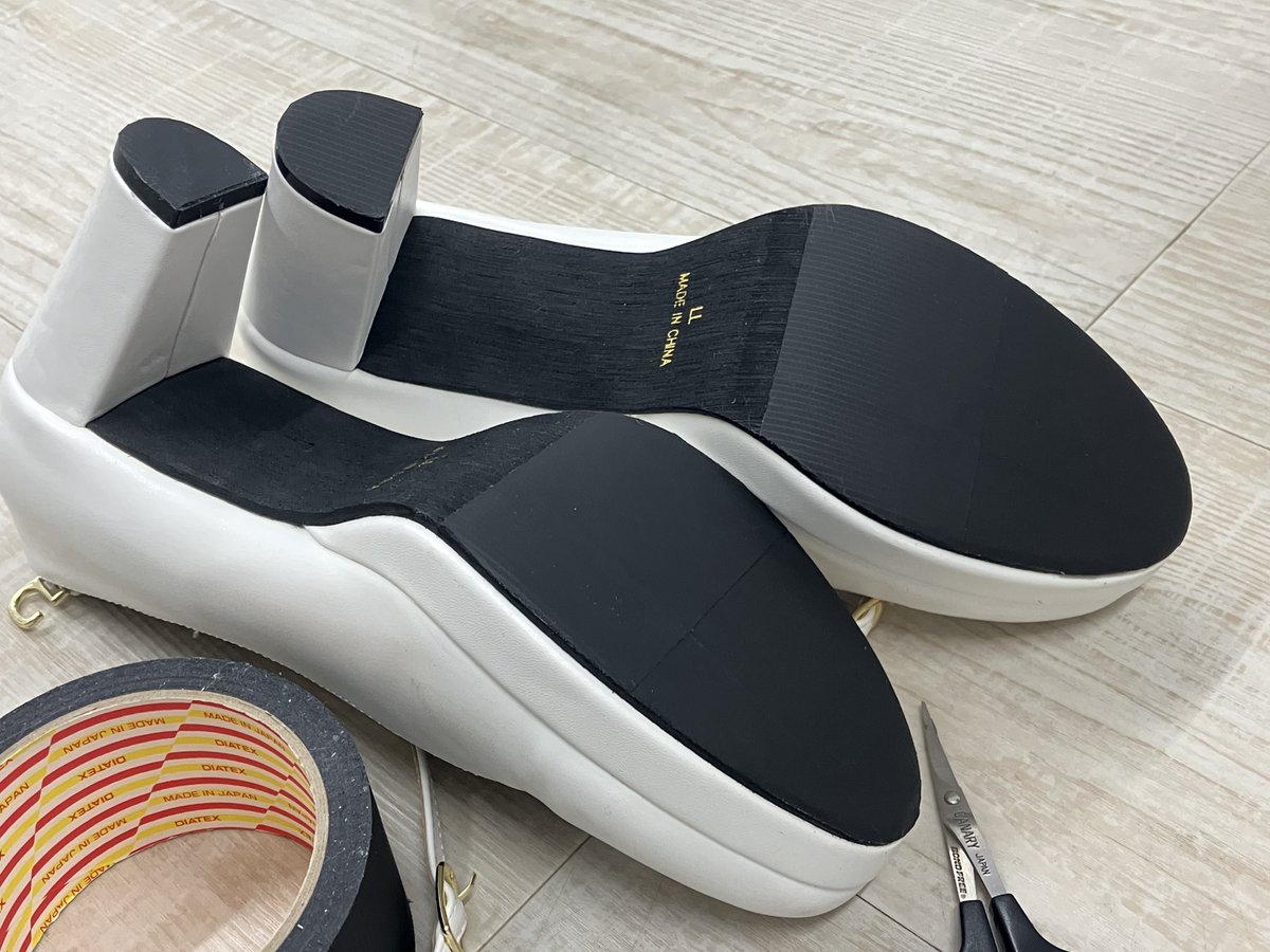 今日の養生テープ貼り職人