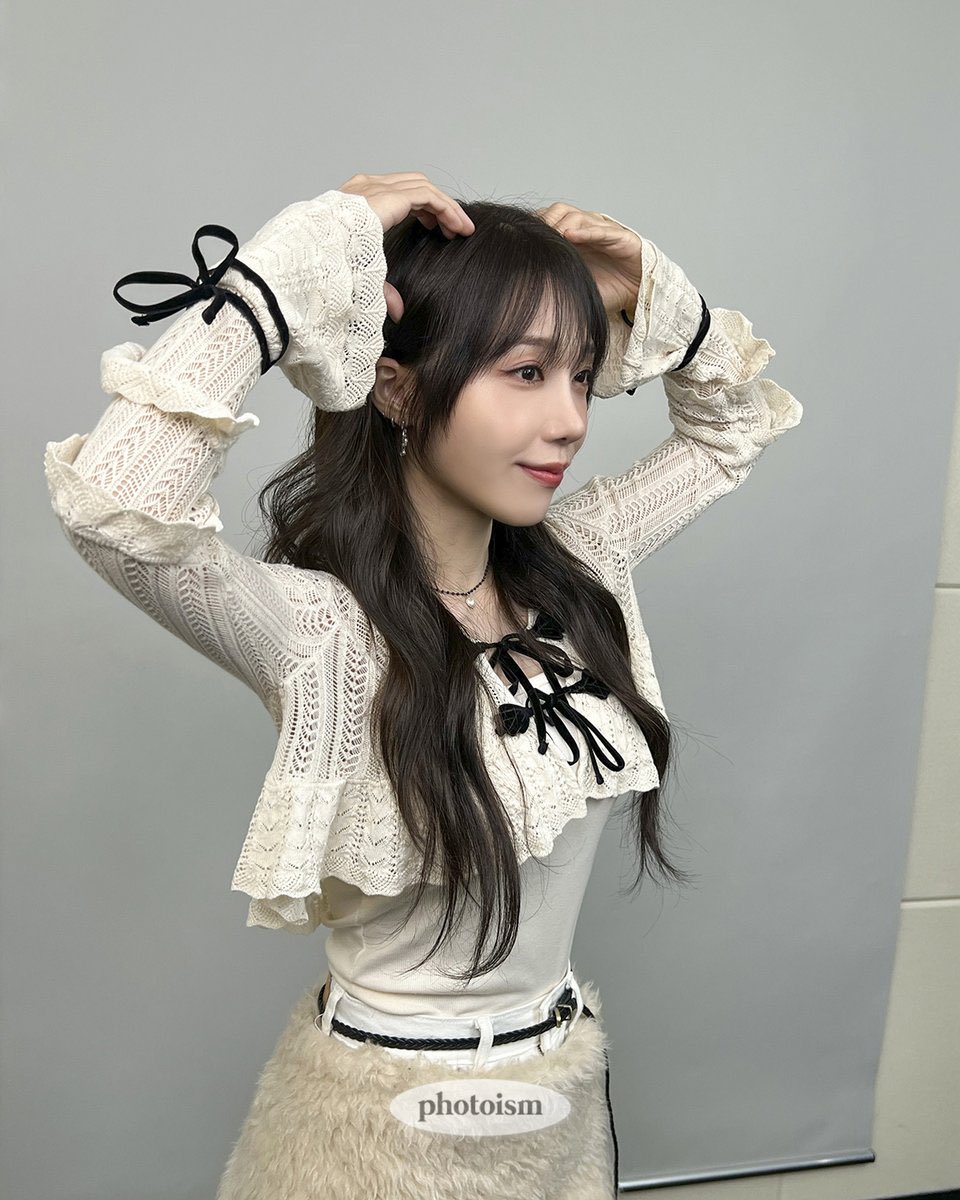 93hourly's tweet photo. PHOTOISM x APINK https://t.co/01Jp8m1SaG