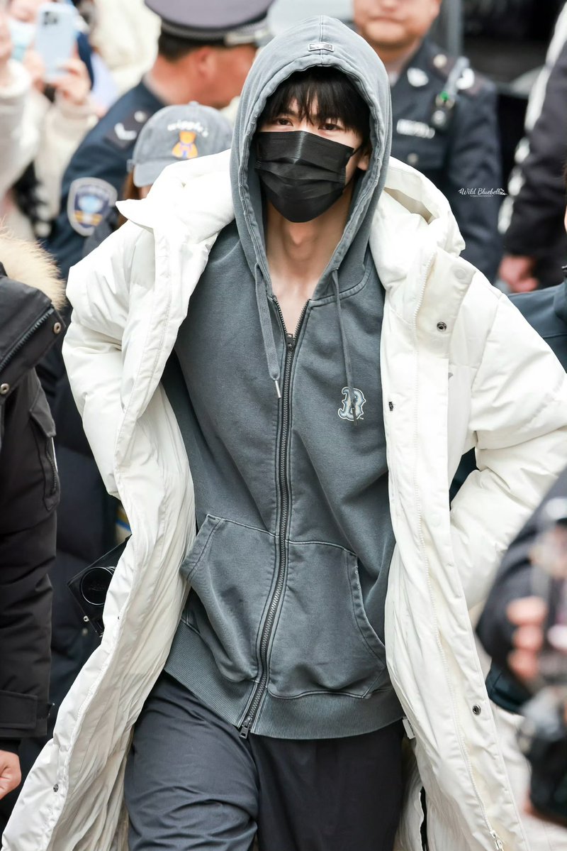 linghearchive's tweet image. 📸 260112 The Road To Glory Filming Day 5 cr: WildBluebell

#张凌赫 #ZHANGLINGHE
#归鸾 #TheRoadToGlory