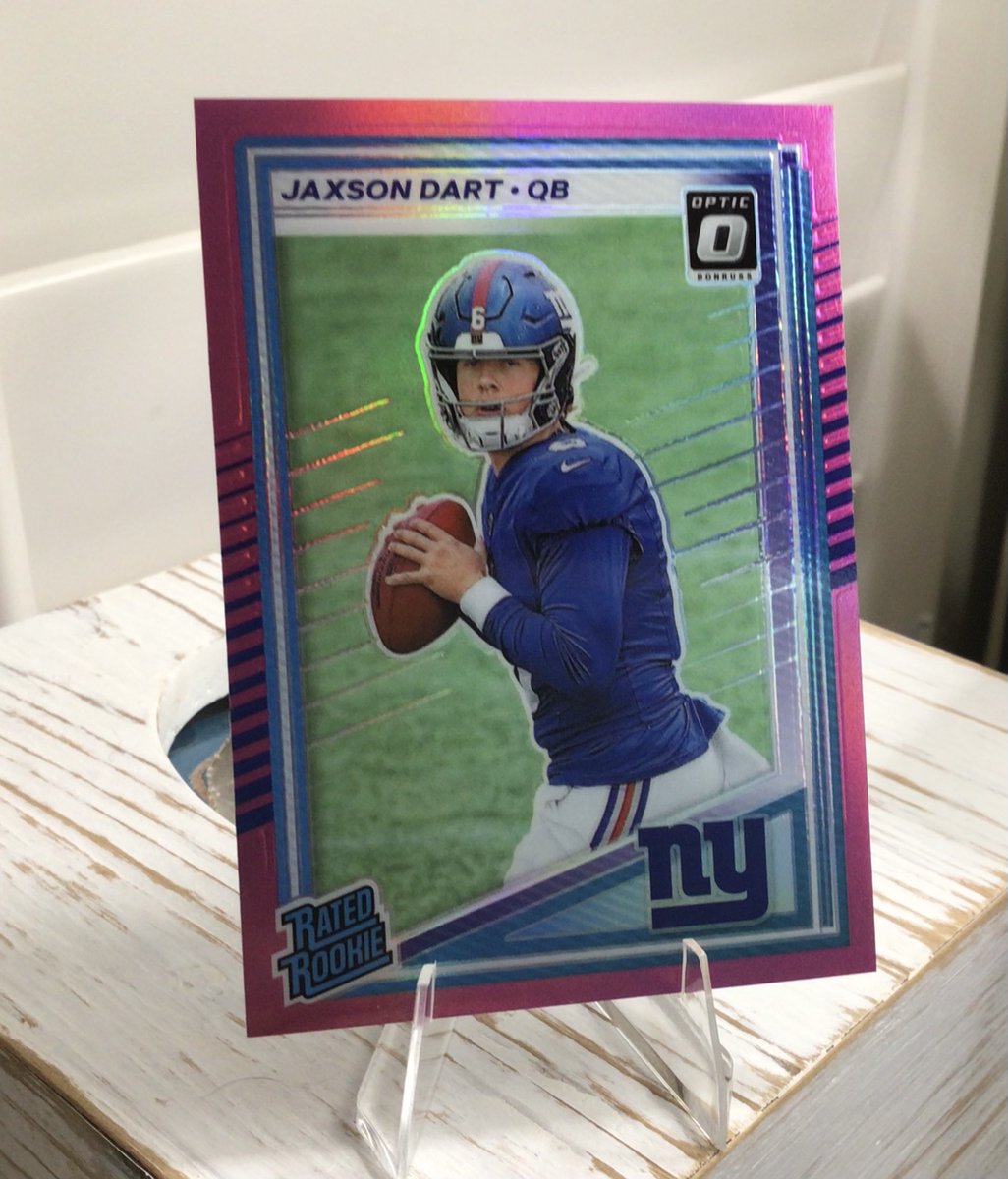du47222292's tweet image. Second Giveaway: Donruss Pink Optic Jaxson Dart
#Giveaway #JaxsonDart
Repost  + Like
Can the Giants win with Dart and a new coach?