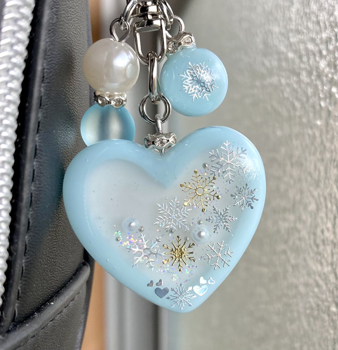 雪バッグチャーム❄️ 
⁡
#レジン #レジンアクセサリー #ハンドメイド #バッグチャーム #雪