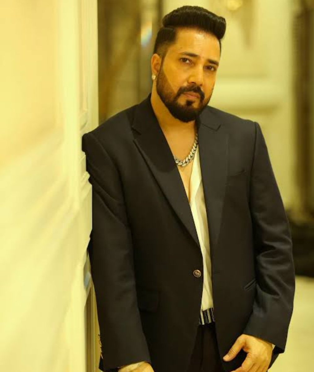 gemsofbabus_'s tweet photo. 🚨 Mika Singh offers 10 acres of land for stray dogs, urges Supreme Court to ensure humane welfare measures. https://t.co/7g6GncUsO4