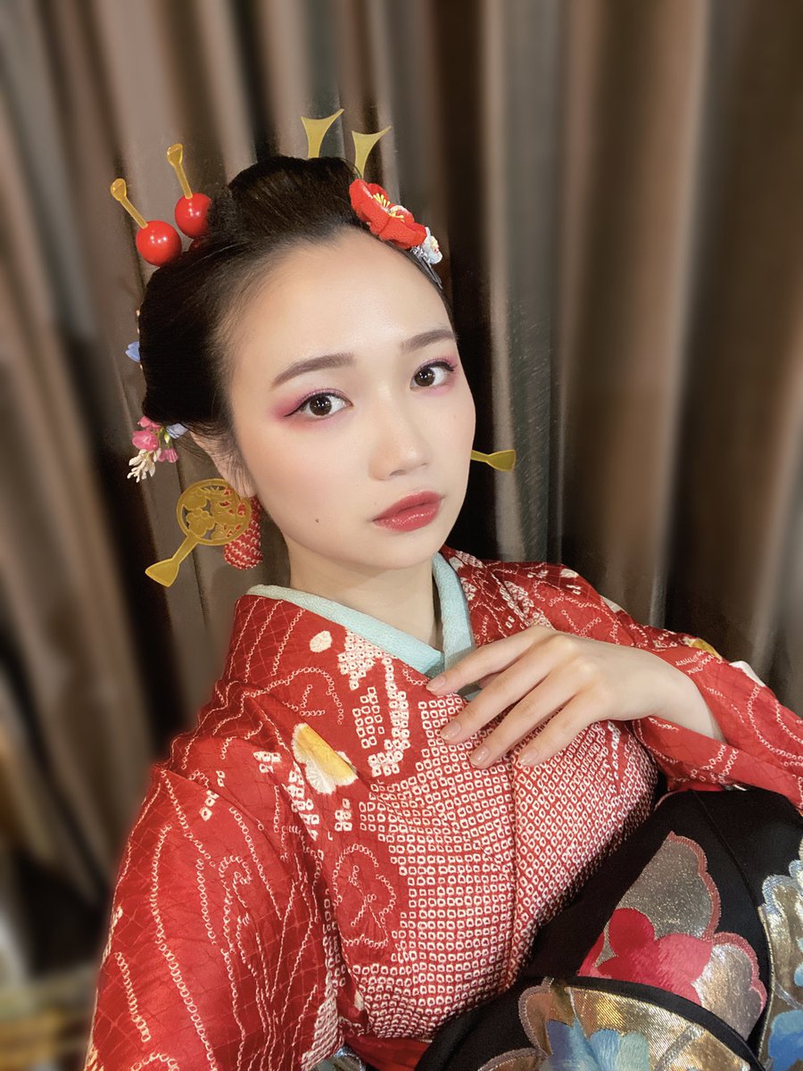 新成人の皆様おめでとうございます㊗️
素敵な未来が待っていますように！

またお着物の仕事したいな〜👘

#成人の日
