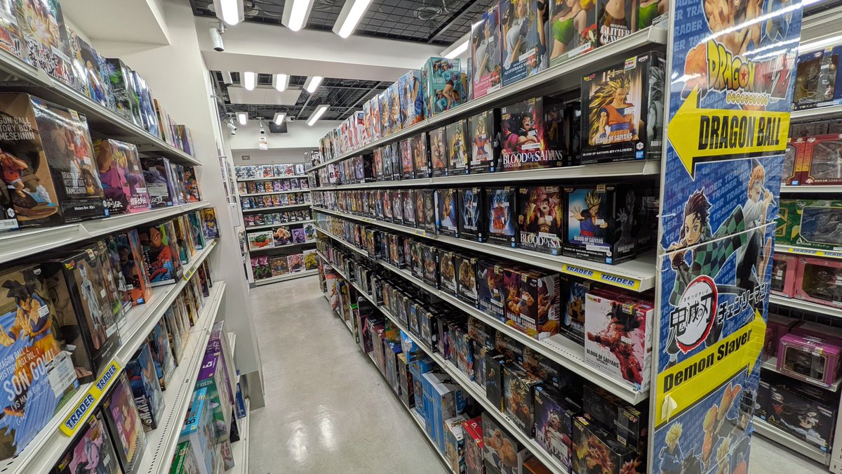 guernicass4's tweet image. たまに行く秋葉原のトレーダーさん

秋葉原の中では価格も良心的なものが多く、何よりドラゴンボールの品揃えが凄いです！