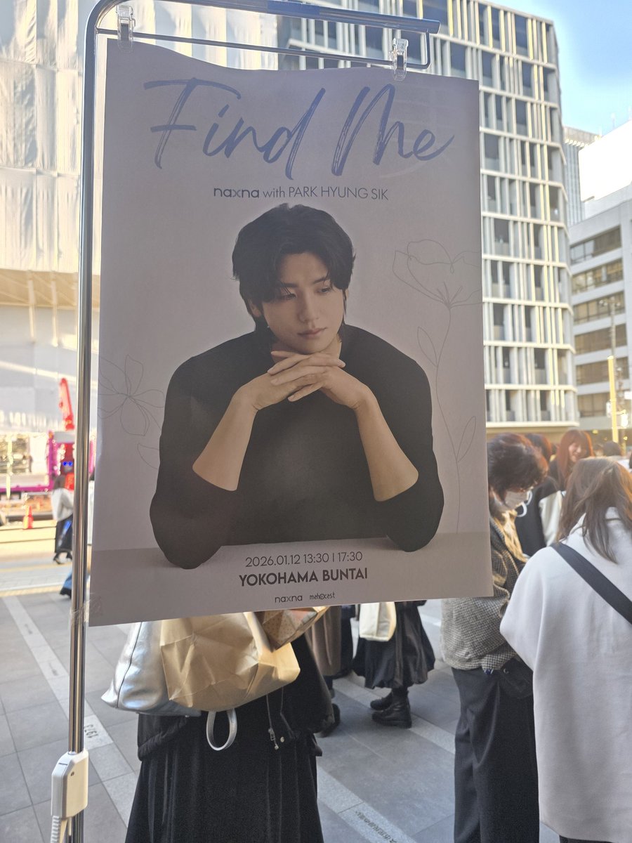 FIND 美 (ME) naxna with PARK HYUNGSIK ヒョンシクさんも、お顔に化粧