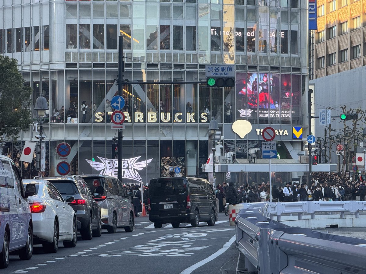 fc6502's tweet image. 所用で車で渋谷来たけど、目立つなー。