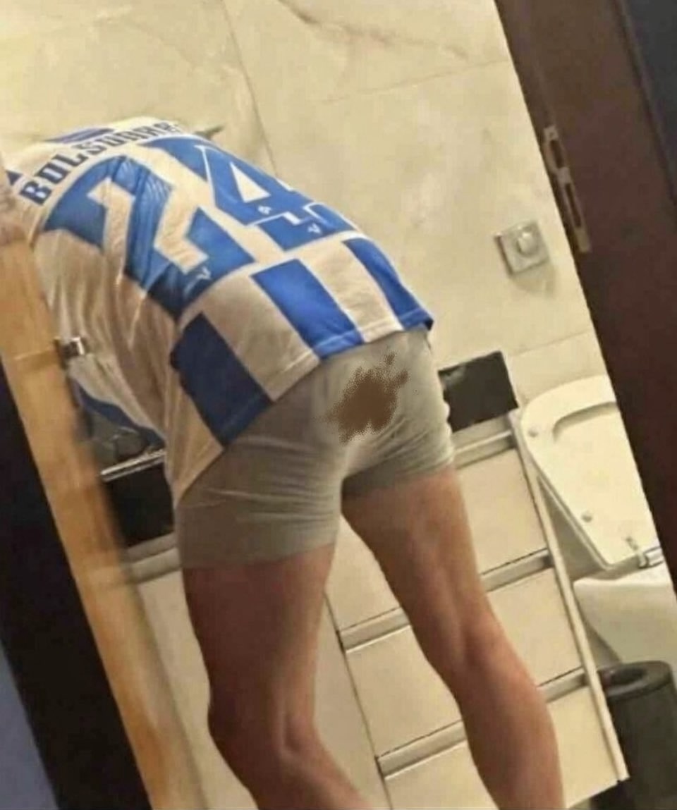 HermanoLopes's tweet photo. @FlavioBolsonaro O Soluçonaro não precisa de inimigo. Tem os filhos que são burros pra caraleo. https://t.co/eSYXBkkeCi
