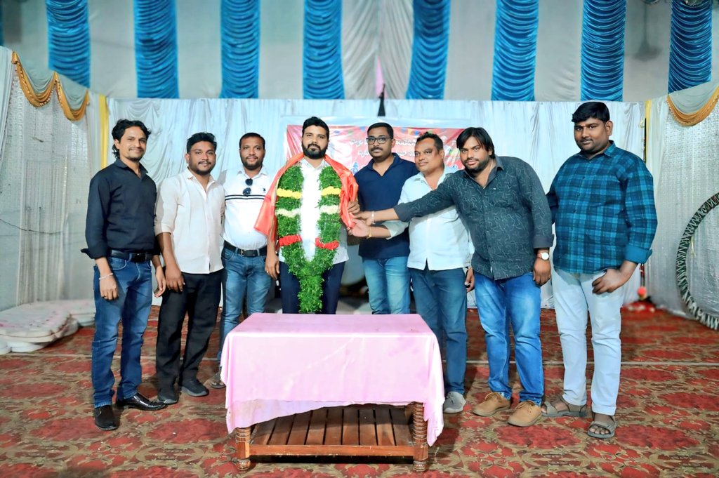 HarishReddyRDM's tweet photo. Friends, followers, and well-wishers of me and my VHR Foundation activities felicitated me in Ramagundam yesterday on the occasion of completing four years since the foundation was established.

My heartfelt thanks to all the supporters and participants for their generous gesture.

#VHRFoundation #Ramagundam