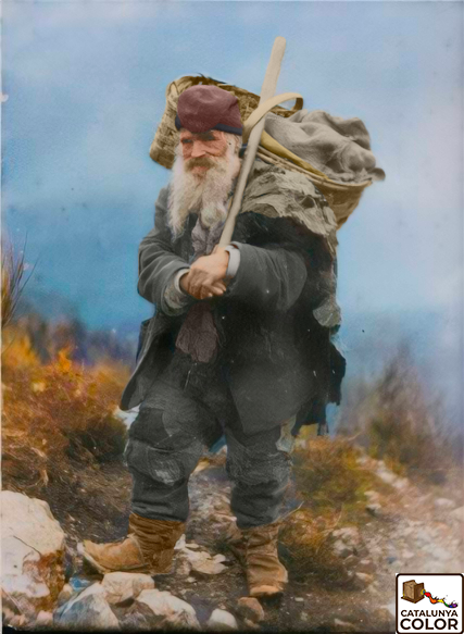 CatalunyaColor's tweet photo. Un pastor del Pirineu fotografiat el 1890 https://t.co/7sGScVYqD9