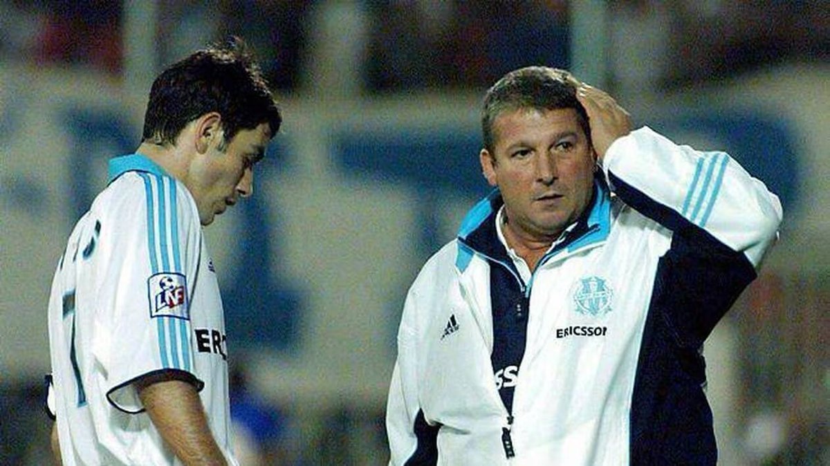 Marseille est évidemment triste ce matin.

Triste d’apprendre la mort d’un entraîneur attachant, au fort caractère, qui a marqué sa génération avec cette saison 98-99 restée aussi inoubliable qu’injuste !

Pensées pour la famille de Rolland Courbis et l’ensemble de ses proches.