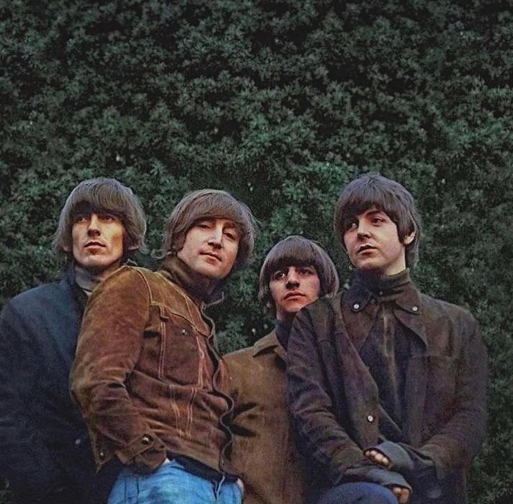 SgtPepper1710's tweet photo. #TheBeatles posing for the cover of the album "Rubber Soul", 1965 https://t.co/keY56tcPp0