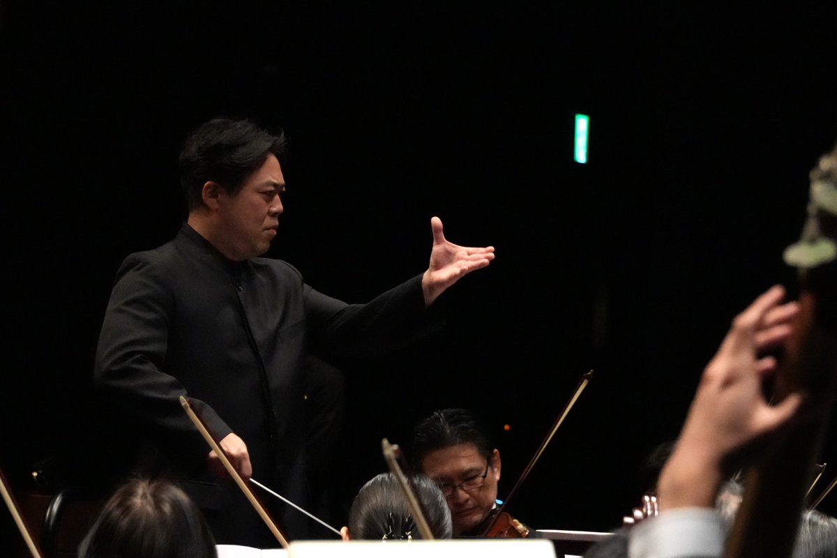 豊島区では本日
2026としま「はたちのつどい」が行われました。

会場前ではShimane Sota Mini Trioによる演奏でお迎え🎷会場では豊島区管弦楽団(指揮：和田一樹)のプレ演奏にはじまり、生演奏BGMと音楽のプレゼントと、音楽に彩られた素敵な式となりました。
はたちの皆さんおめでとうございます㊗🎊