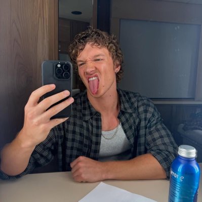 ︎mikayla ☮︎︎ tweet media