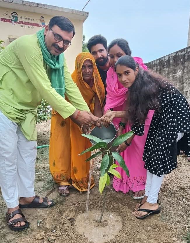जलवायु संकट से मुक्ति के लिए युवाओं की भागीदारी जरूरी-#यूनेस्को_वर्ल्ड_वाटर_अवार्ड_विजेता <a href="/ajay_krantikari/">Ajay Krantikari (Green man)</a> 
<a href="/cleanganganmcg/">Namami Gange</a> <a href="/mansukhmandviya/">Dr Mansukh Mandaviya</a> <a href="/MYBharatHQ/">Mera Yuva Bharat - MY BharatHQ</a> <a href="/moefcc/">MoEF&CC</a> <a href="/UNEP/">UN Environment Programme</a> <a href="/dmpratapgarh/">DM Pratapgarh</a> <a href="/kpmaurya1/">Keshav Prasad Maurya</a> <a href="/UpforestUp/">Environment, Forest and Climate Change Department</a> <a href="/myogiadityanath/">Yogi Adityanath</a>