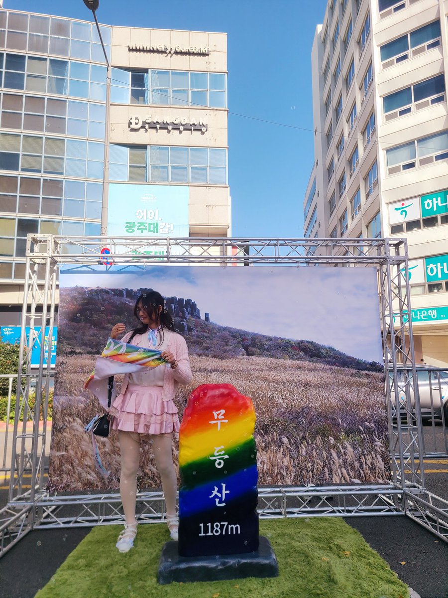 그래도 이제는 굽 있는거 잘 신고다님 여자든 남자든 180이 어쩌든 먼 상관임 걍 살고싶은대로 살거임ㅅㄱ