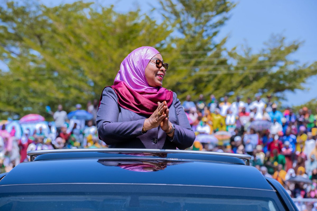 SuluhuSamia's tweet photo. Ninawatakia nyote kheri katika maadhimisho ya Miaka 62 ya Mapinduzi Matukufu ya Zanzibar.  Kwa miaka 62 tumeendeleza dhamira ya msingi ya Mapinduzi ya kujenga jamii ya watu huru, yenye utu, yenye maendeleo, umoja, haki, amani na mshikamano. 

Sote tunao wajibu wa kuendelea kuzilinda tunu hizi na kuzirithisha kwa vizazi vijavyo, kama tulivyorithi toka kwa waasisi wetu.
