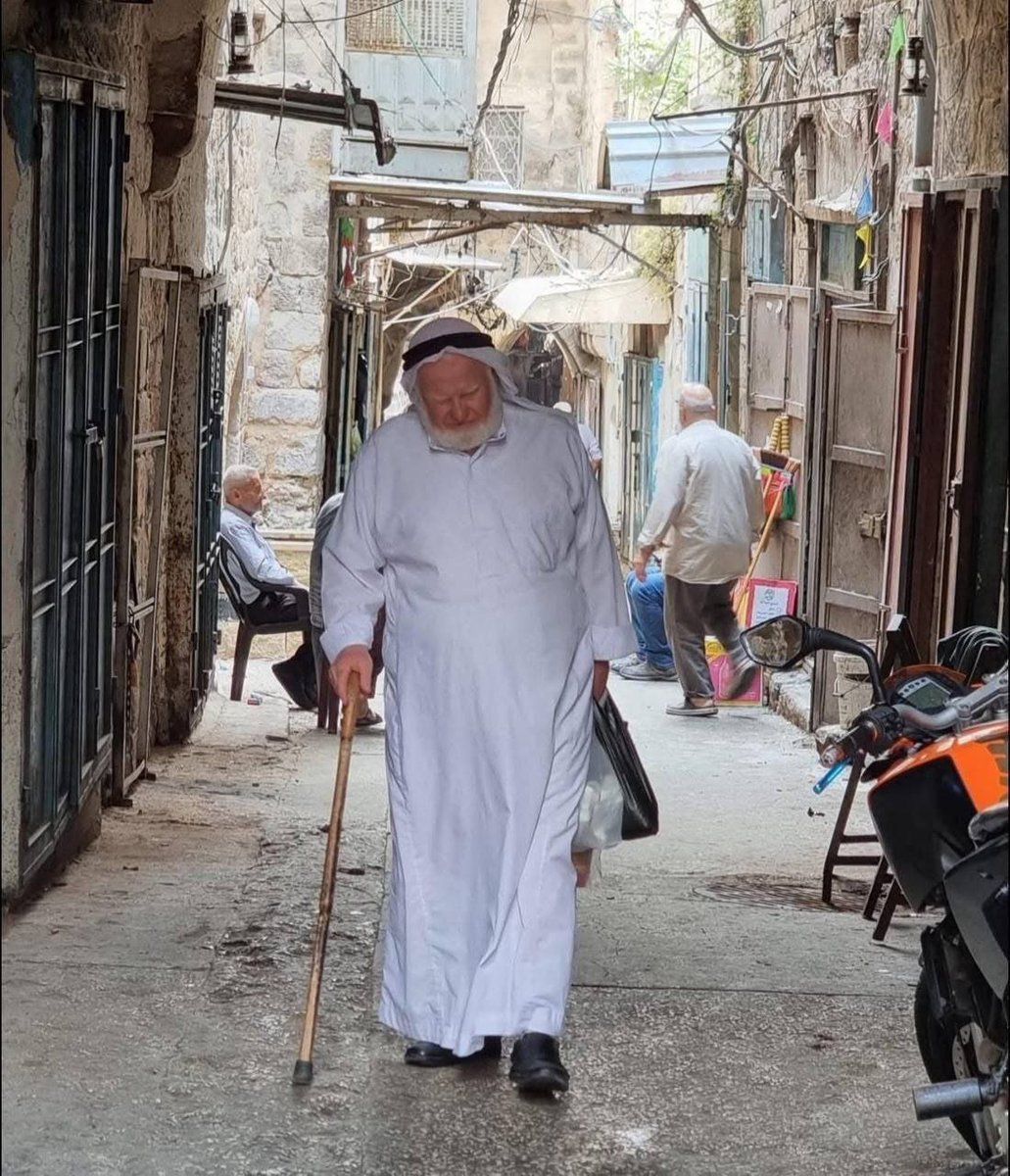 QudsNen's tweet image. Sheikh Maher Kharraz, an elderly Palestinian man in his late 80s of age, was abducted by Israeli occupation forces this morning after they raided his home in Nablus.