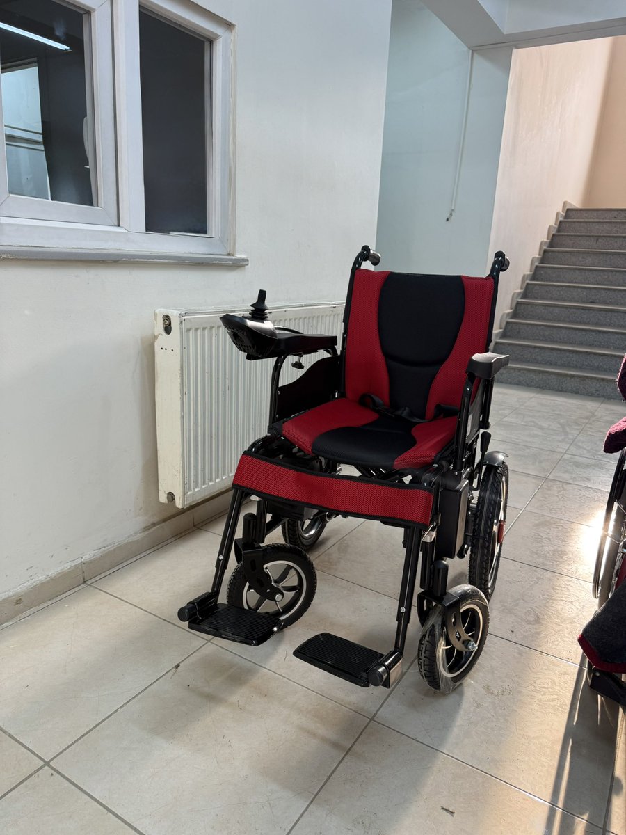 SINIRDA Hİ̇ZMET VAR, HİZMETTE SINIR YOK!

İyilik yolculuğunda iki kardeşimize daha umut olduk. 

Yüksekova İlçemiz Cumhuriyet mahallesinde ikamet eden Asiye Renda ve İnanlı (Xalane) mahallesinde ikamet eden Avzem Atlı kardeşlerimizi belediyemizde misafir ederek, akülü sandalye