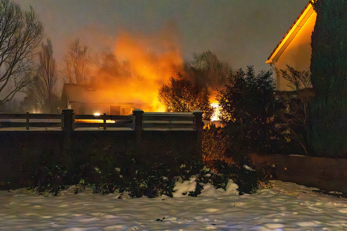 Uitslaande brand in achtertuin Heerenveen