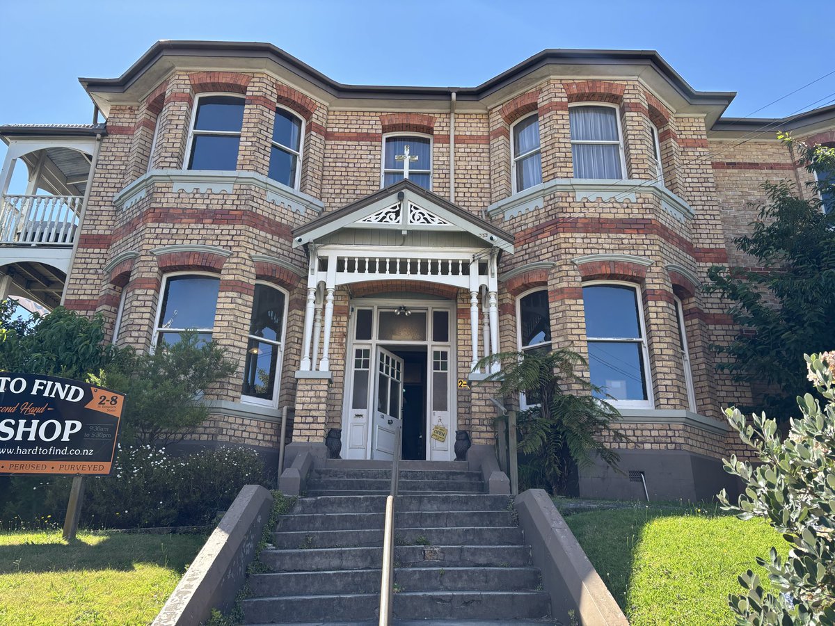 markfaction's tweet image. My favourite second hand book store in Auckland… hardtofind.co.nz/about

#secondhandbooks #secondhandbookstore