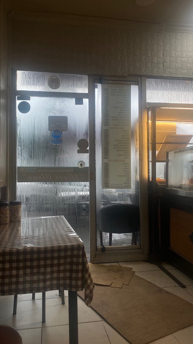 bir ocak ayının karlı pazartesi sabahında bayrampaşa’da izbe bir çorbacıda ekmek arası haşlanmış yumurta yerken bile seni düşündüm