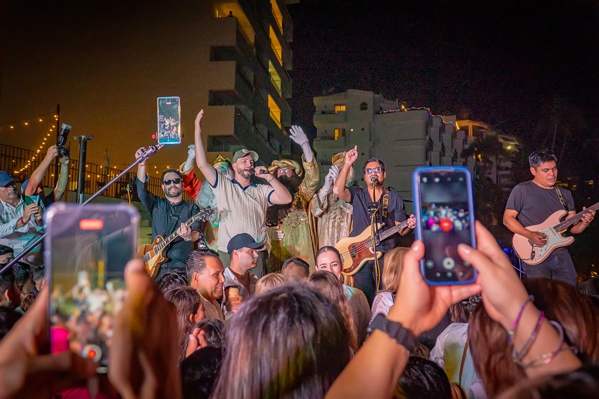 Por segundo año consecutivo celebramos la mega rosca de reyes, un evento donde compartimos una de las tradiciones más queridas de México con las familias vallartenses y turistas que visitan nuestro puerto. #EnVallartaMeLaPasoBien