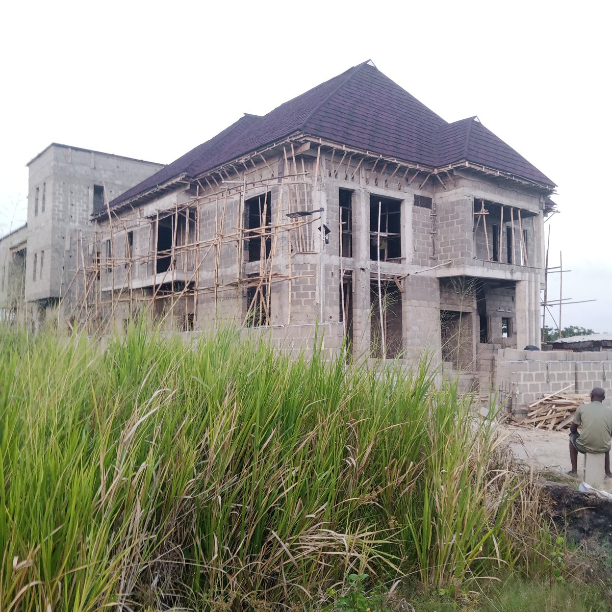 kristopha36's tweet photo. @Newtonnizzoh Stone coated roof tiles #festac https://t.co/wMhr7bea7q