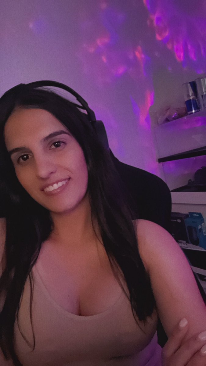 WE LIVEEE😛 song battles and cod 👀 twitch.tv/chelseaau