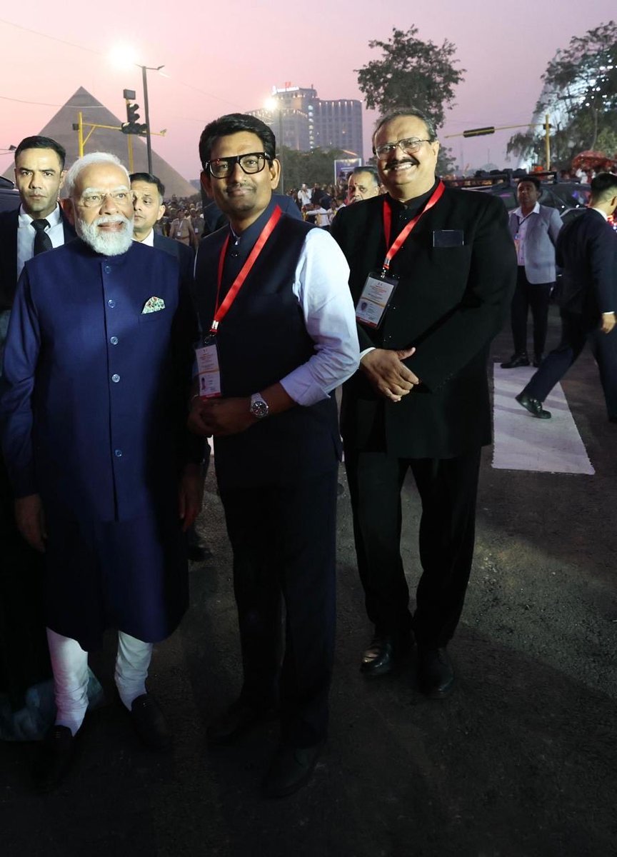 AlpeshThakor_'s tweet photo. દેશના યશસ્વી પ્રધાનમંત્રીશ્રી નરેન્દ્રમોદી સાહેબ સાથે મળવાનો અવસર પ્રાપ્ત થયો https://t.co/B0UjyFl6cu