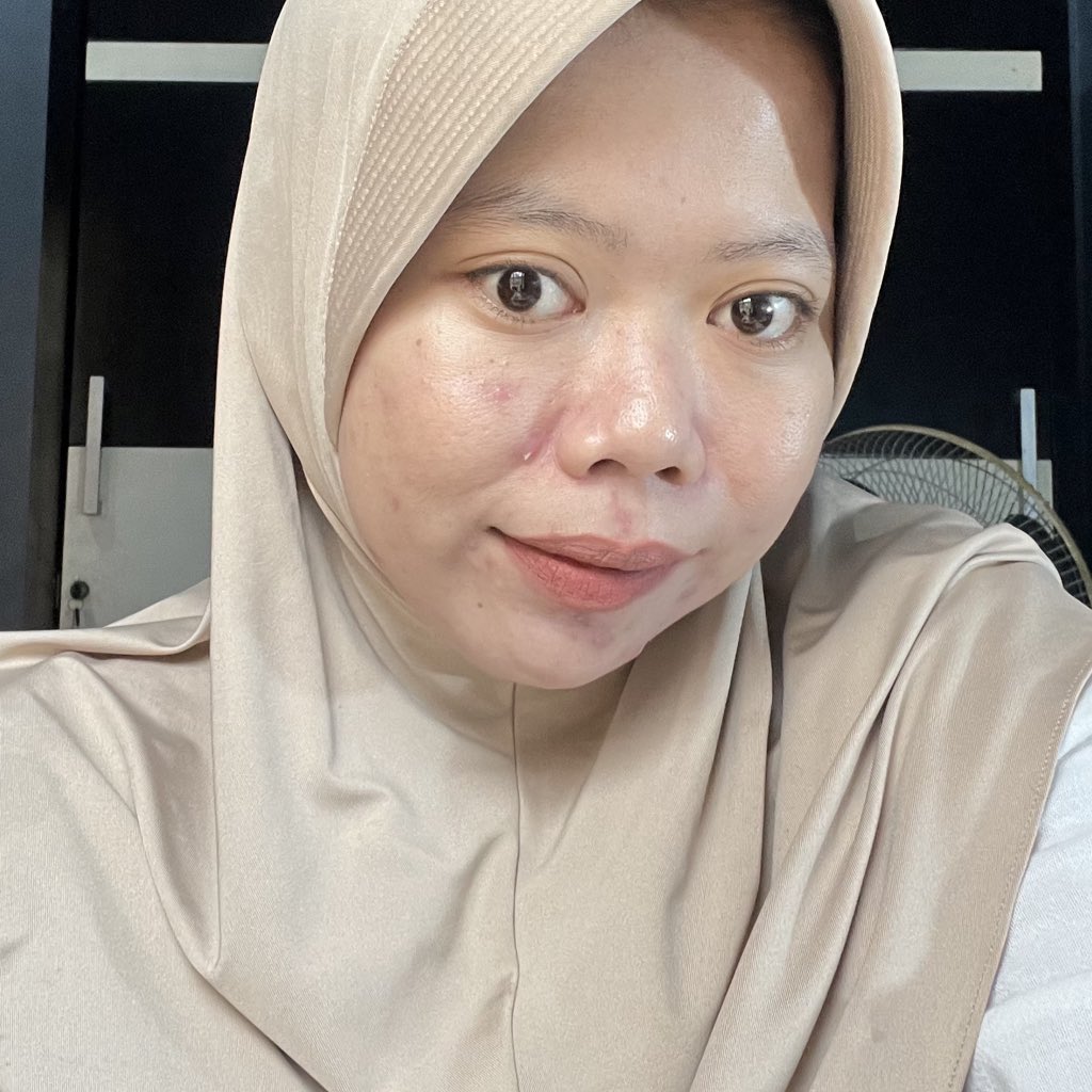 sekarrhmp's tweet image. sunscreen 25 RIBUAN isi 60 ml .. SPF 45+ PA++ ringan dan ga lengket .. murah + nyaman banget dipake daily 😭🤚🏻