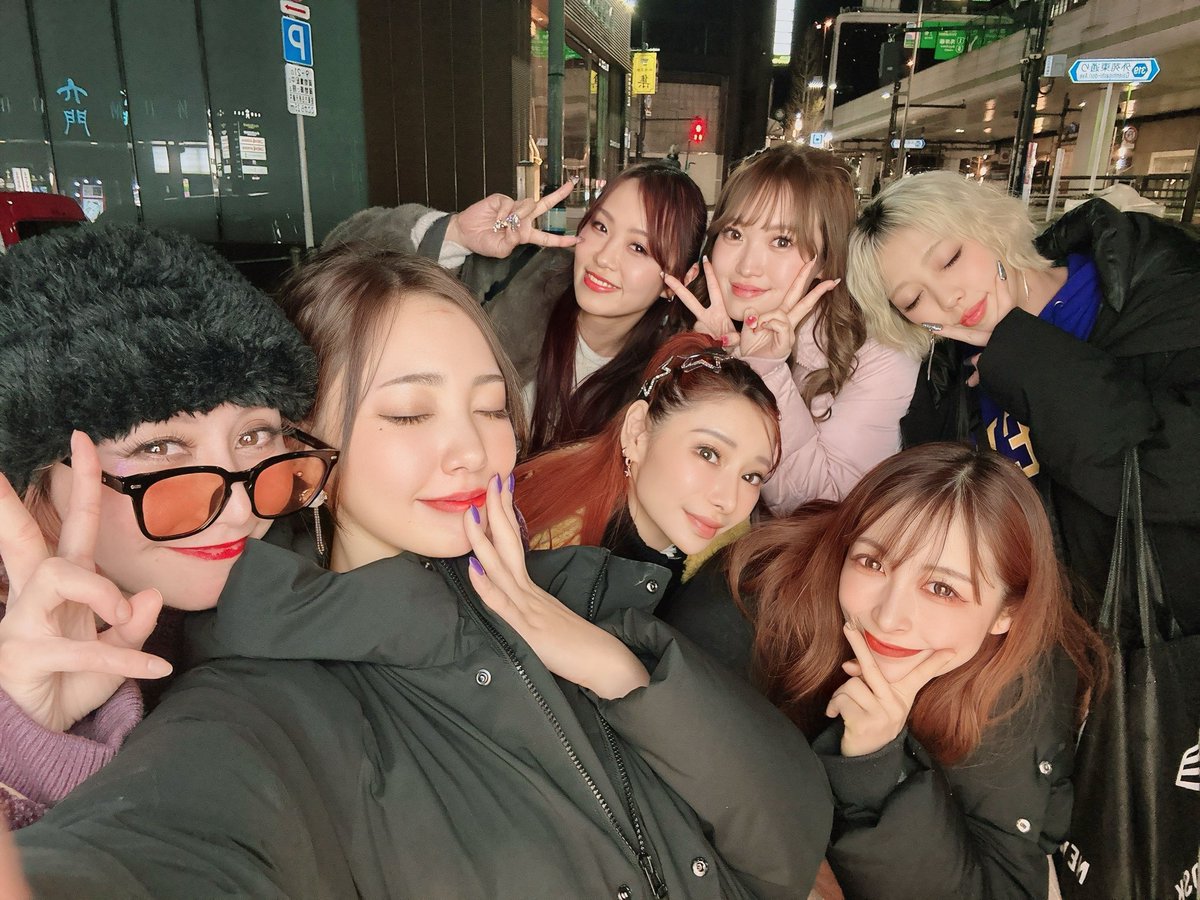 主役は途中でお店に戻ってしまったので写っていませんがみんなで打ち上げ🍻

ルナさんのおかげで卒業してからもみんなに会えて踊れて、現役の時のように(まだ5ヶ月前)こうしてご飯に行けるのも嬉しかったなあ

今もステージに立ち続けているみんながかっこいいです

#ルナラスト