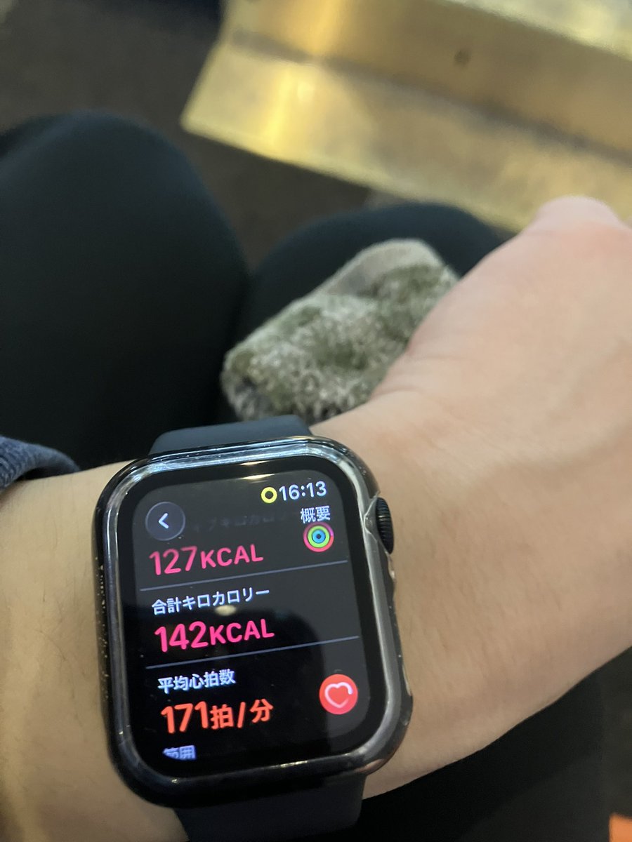 realcheat1's tweet image. ddrをやっている時の心拍数測定⌚️
４曲プレイ後の消費カロリーすごいね