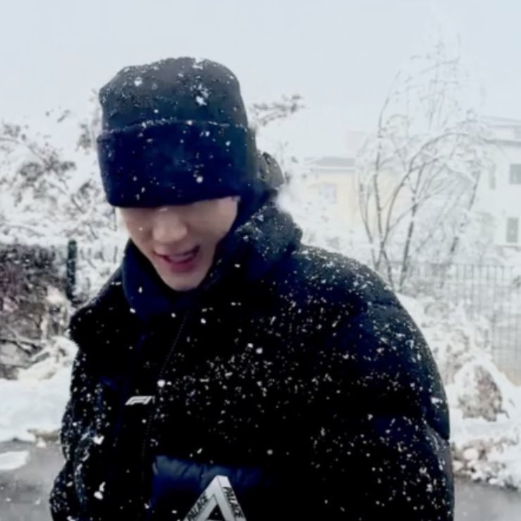 sweet2jj's tweet image. 제노야 2026년 첫 눈이다 .-◡-