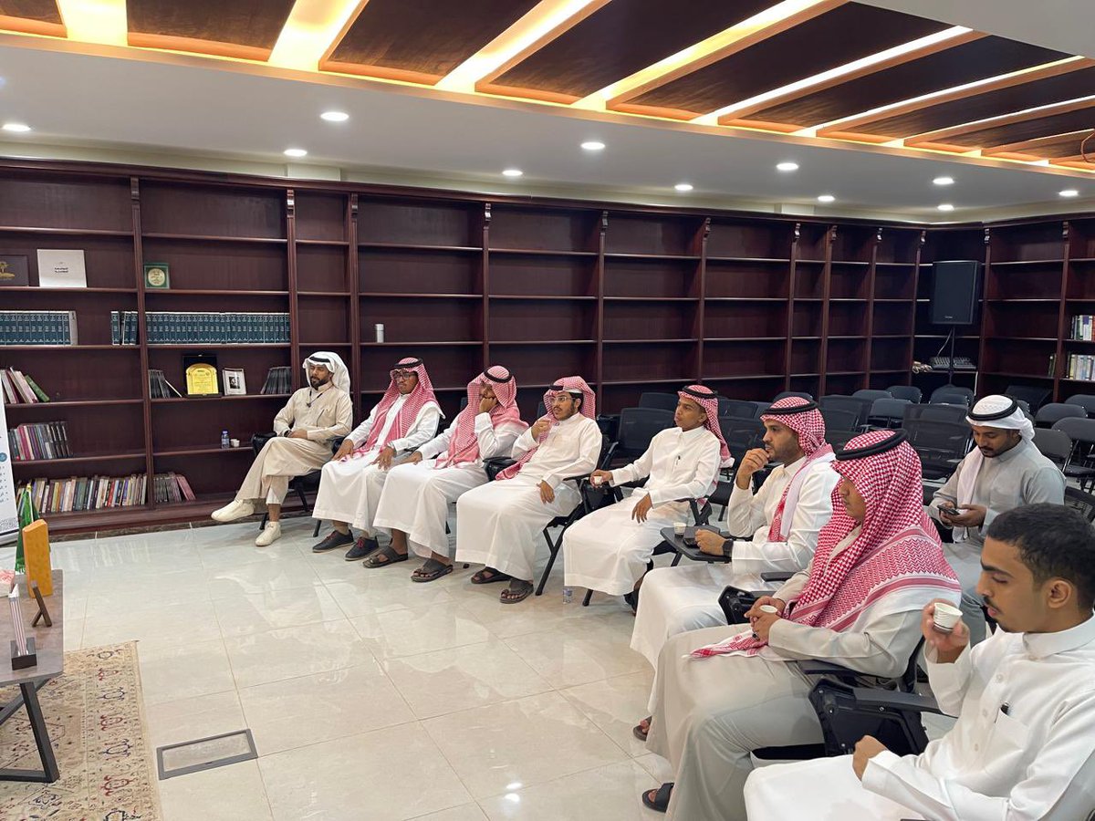 AFAGYOUTHAS's tweet image. ✨ أمسية ثرية بالفكر والمعرفة
في قراءة كتاب «نظرات في كتاب النظرات» لمصطفى لطفي المنفلوطي،
قدّمها الأستاذ : خالد حسن قصير الحازمي 
لقاء أدبي  أعادنا إلى جمال اللغة وعمق المعاني، وسط أجواء ثقافية مميزة 
في مركز حجاب الحازمي الثقافي_بمحافظة ضمد 
#جمعية_آفاق_الشبابية #الشريك_الأدبي