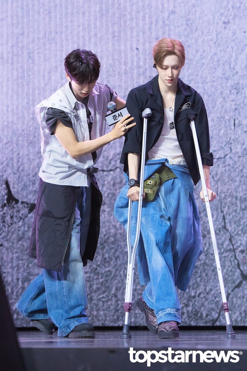19wons's tweet photo. arno still attend ald1 debut presscon too with crutches ㅠㅠ https://t.co/1Ao18twL8s
