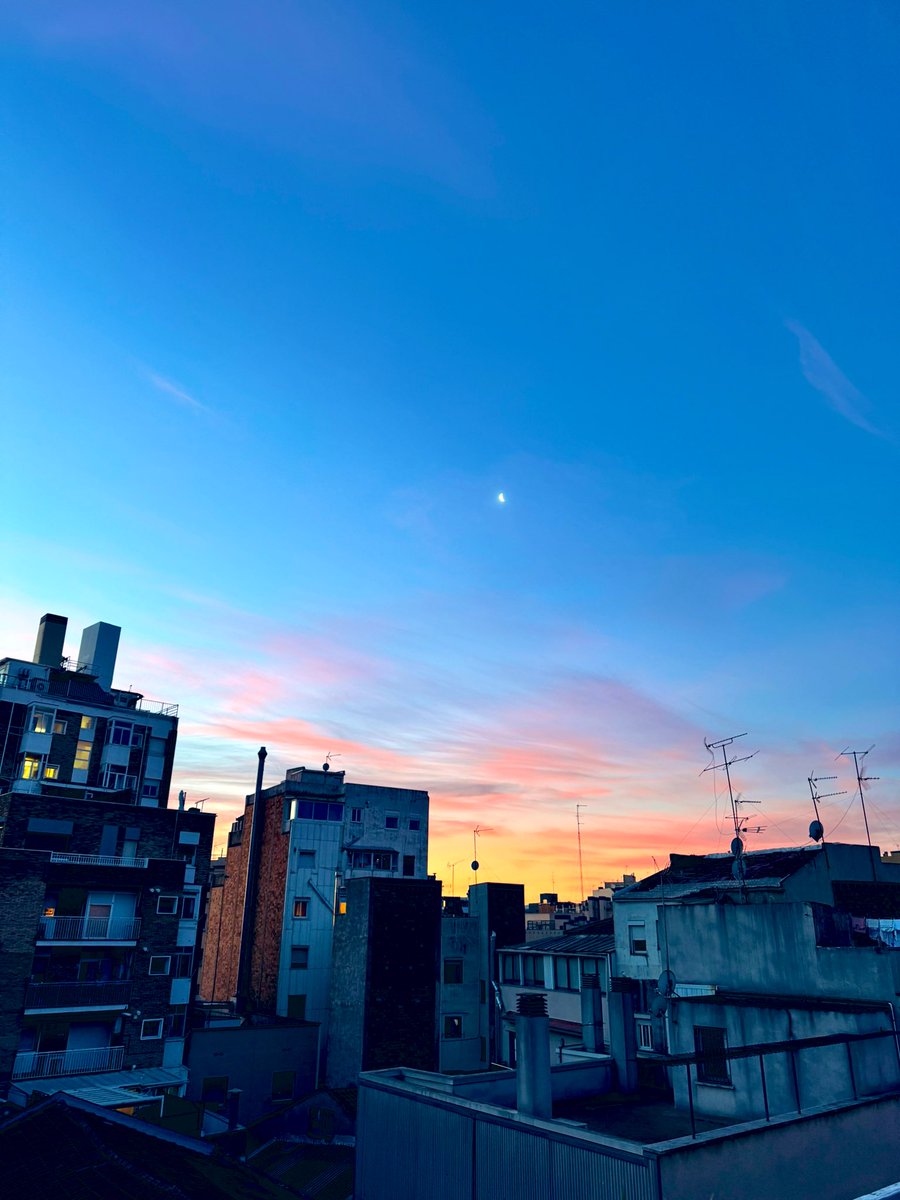 sofialopppez's tweet image. Buenos días! Vale la pena madrugar con este amanecer ✨