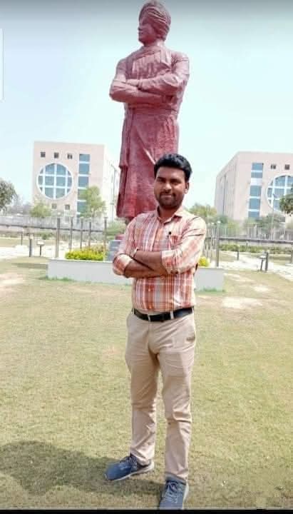 जीवन में मार्ग बना बनाया नहीं मिलता इसे स्वयं बनाना पड़ता है। जिसने जैसा मार्ग बनाया उसे वैसी मंजिल मिली।
- स्वामी विवेकानंद
#युवा #युवादिवस #विवेकानंद #यूथआइकान