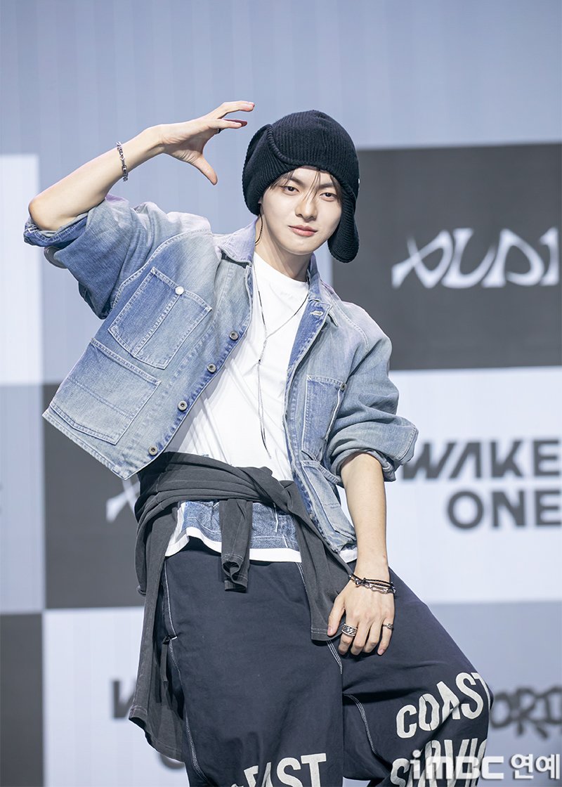 [포토] 알디원 리오, 힙하게 
#알파드라이브원 #ALPHADRIVEONE #ALD1 #미니1집
#EUPHORIA #유포리아 #리오 #LEO #FREAKALARM
#프릭알람 #타이틀곡 #데뷔쇼케이스_260112 [iMBC 연예]

알파드라이브원(ALPHA DRIVE ONE 알디원) 리오가 12일 오후 서울 용산구 블루스퀘어 SOL트래블홀에서 열린 미니 1집