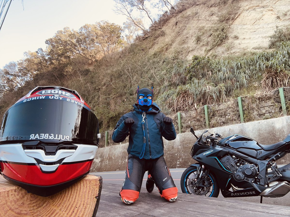 appliedforfun's tweet image. 磨膝看起來很像騎的很快

但….實際上時數30km/h 就能磨膝了🤫

本汪也怕怕摔車，不敢騎太快～所以在相機面前只能裝逼一下囉🐶

#puppybiker