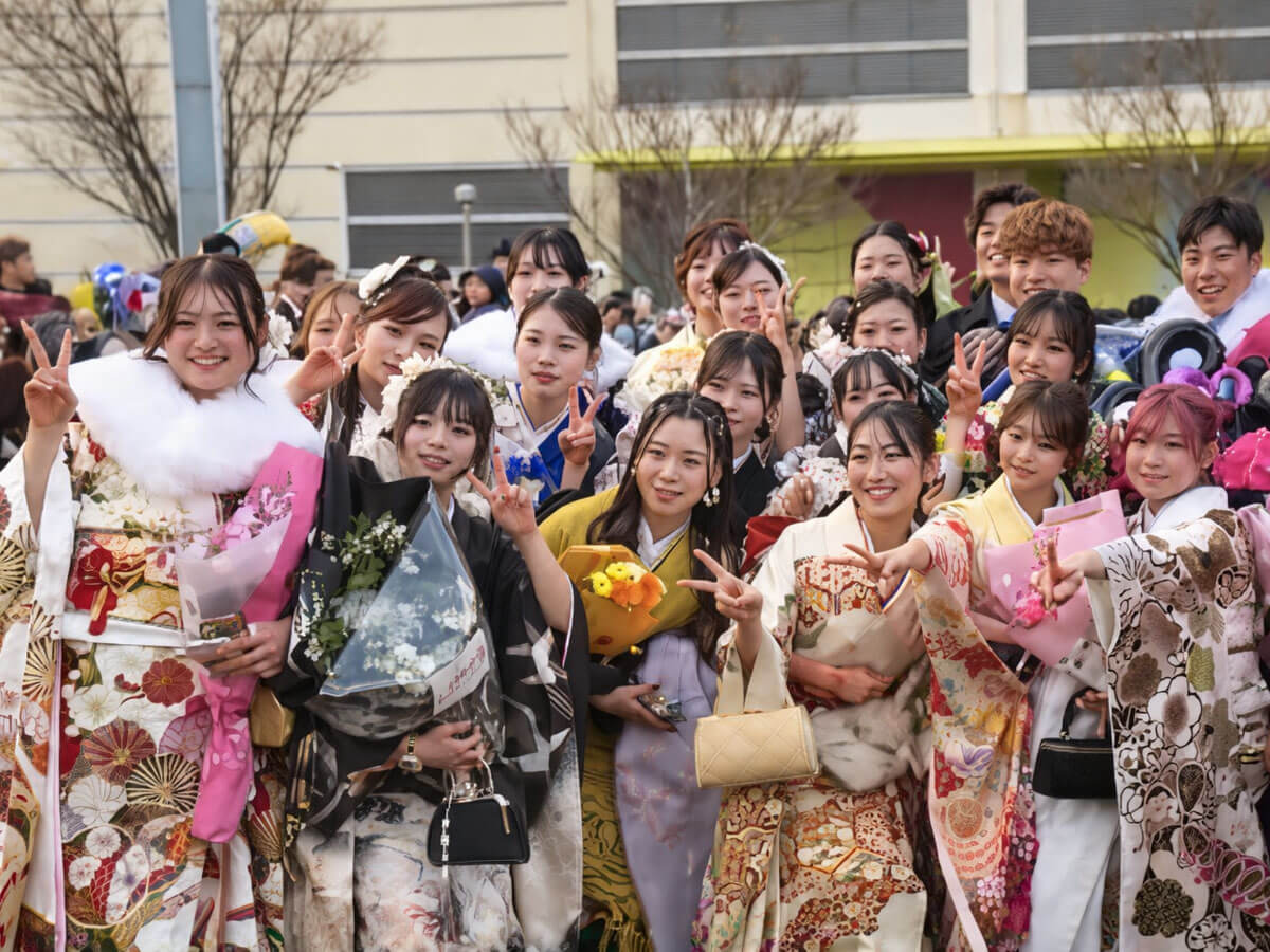 In #Giappone esiste una cerimonia ufficiale che segna simbolicamente il passaggio all’età adulta: il Seijinshiki (成人式), archiviutres.it/luoghi-e-socie…
#archiviutres