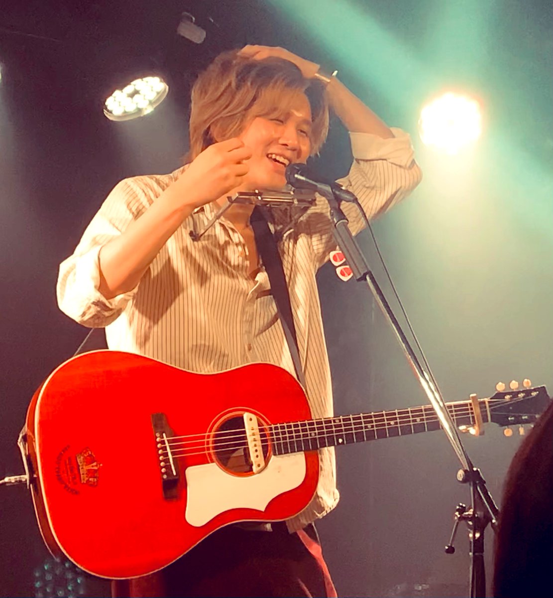 sinosino1969's tweet photo. 1年前の今日、2025年1月12日。喉黒一さんの自主企画 #DancingInTheLight で、喉黒さんは間慎太郎さん(ふたりジャックス名義)とツーマンでした!この日初めて中西智子さんとちょっとだけご挨拶出来たのでした😍
(私のTシャツに中西さんの名前が入ってる)
この1枚目の喉黒さん可愛すぎませんか...🐟 https://t.co/Q2Gd3qKxlI
